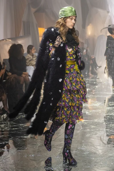 Look 77